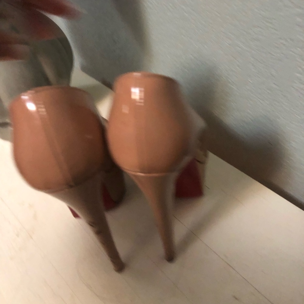 Louboutin Heels . Three years old and perfect . - Picture 4 of 6